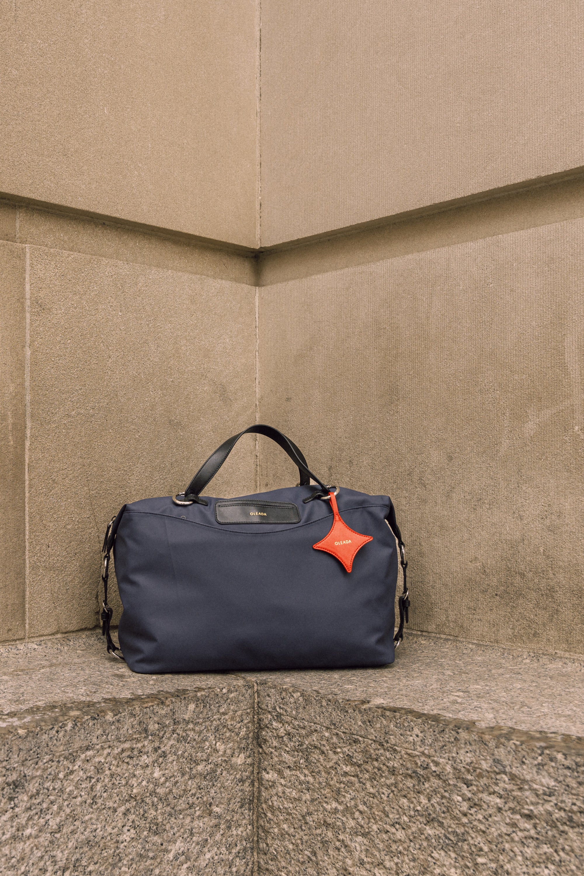 Anywear Duffle City 13L: Scratchproof • Waterproof • Creaseproof • Stainproof