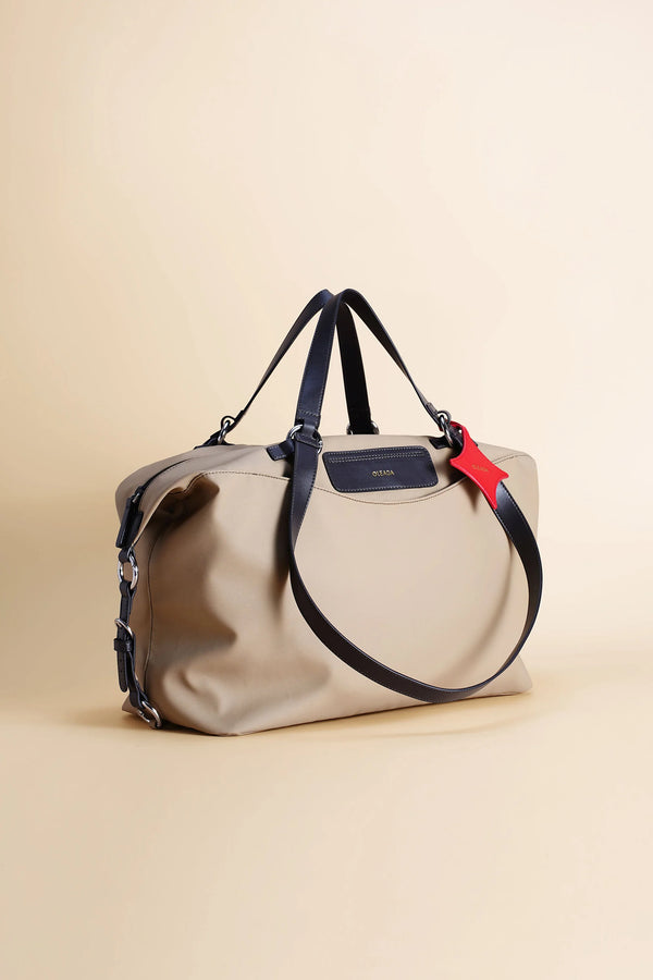 Oleada Anywear Duffle Travel: Recycled Leather & Waterproof High-density Technical Fabric