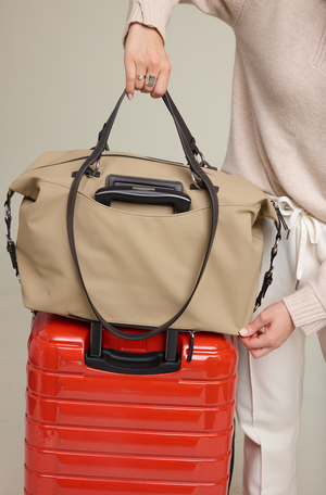 Oleada Anywear Duffle Travel: Recycled Leather & Waterproof High-density Technical Fabric