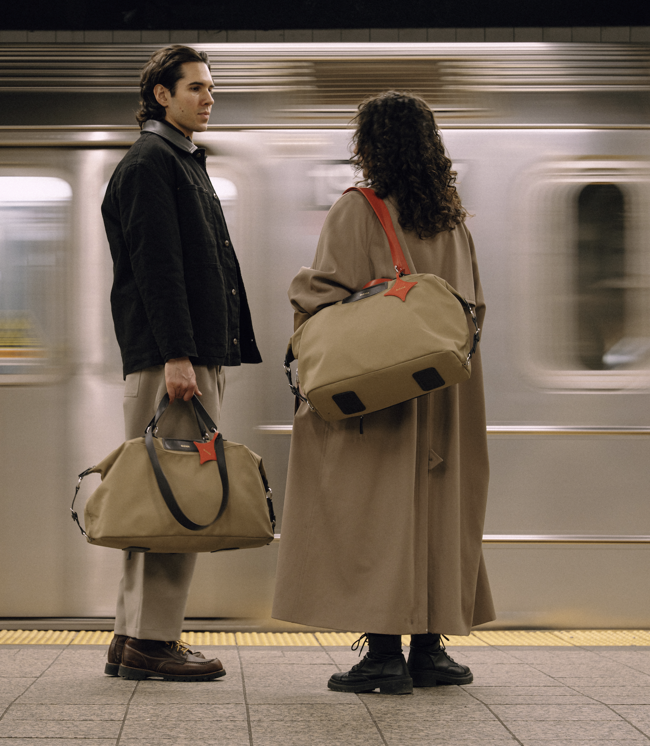 Anywear Duffle Travel 35L: Scratchproof • Waterproof • Creaseproof • Stanproof