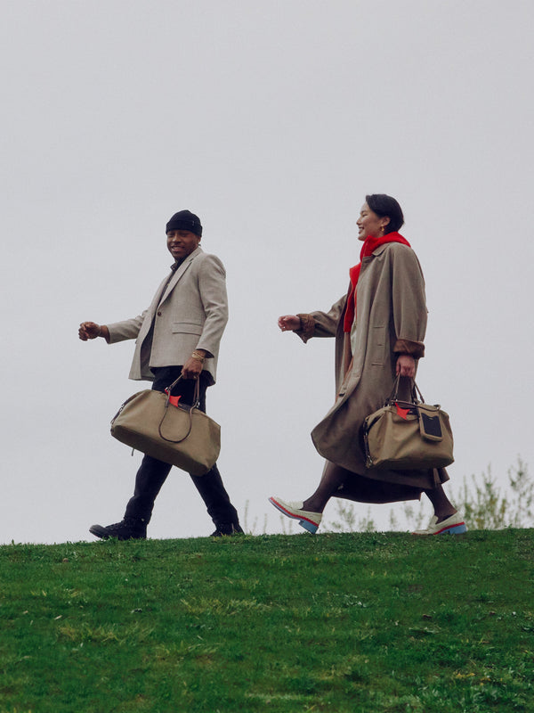 Oleada Anywear Duffle Travel: Recycled Leather & Waterproof High-density Technical Fabric